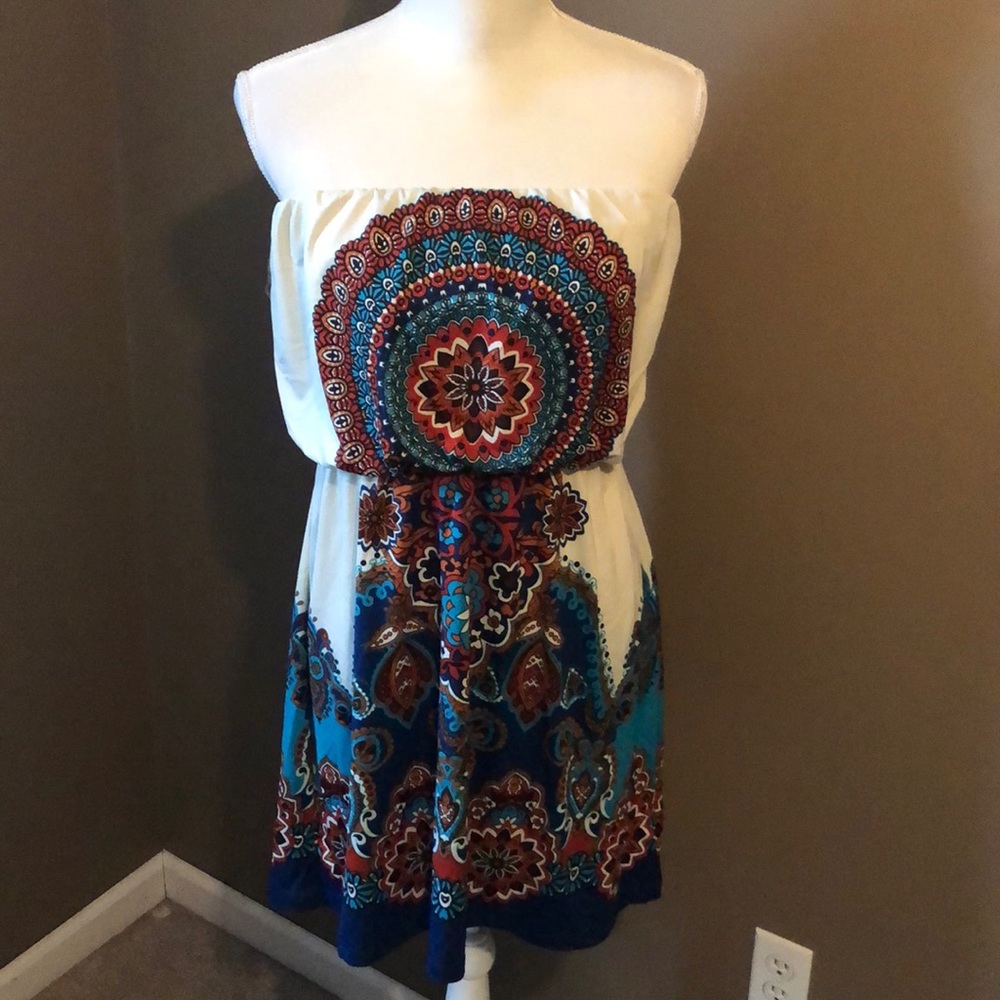 NWT. - Juniors strapless dress